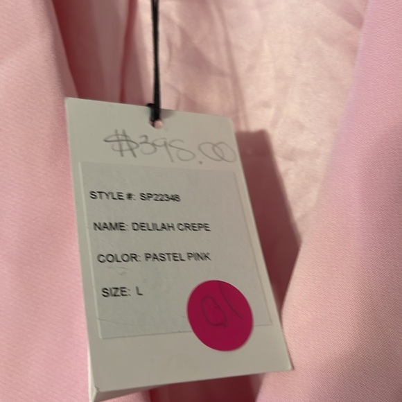 Tailored Pink Blazer with Gold Embossed Buttons, Notch Lapel - Picture 3 of 8